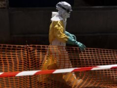 Participantes: Os Estados Unidos deveriam ajudar a conter a propagação do Ebola, e não piorar a crise