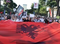 Crescem os protestos contra o asilo familiar de Trump na Albânia