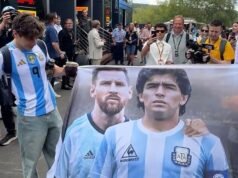 Franco Colapinto chegou ao Grande Prêmio da Bélgica com a bandeira de Messi e Maradona antes da final da Copa do Mundo de 2026.