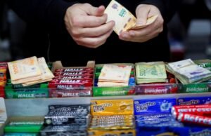 Consumo: como a Argentina está se ajustando à queda da renda após custos fixos