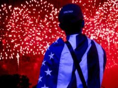 Fogos de artifício, ondas de calor, cachorros-quentes e política: foi assim que os Estados Unidos comemoraram seu 250º aniversário