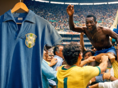 A camisa de Pelé da Copa do Mundo de 1958 foi leiloada por quase cinco milhões de dólares.