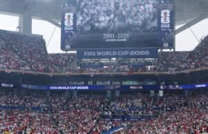 O emocionante minuto de silêncio na Inglaterra-Noruega após a morte de Jayden Adams, de 25 anos, futebolista sul-africano que disputou esta Copa do Mundo.