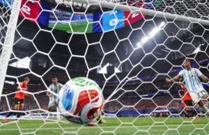 Foram os furiosos 13 minutos que viram a Argentina marcar três gols e avançar para as quartas de final da Copa do Mundo.