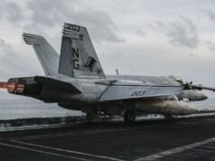 Os Estados Unidos lançaram a quarta vaga de ataques contra o Irão e iniciaram um bloqueio naval aos seus portos e costa.