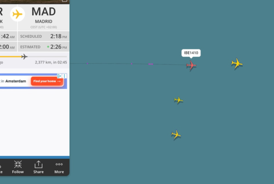 O voo da Iberia que transporta a bordo o campeão mundial da Seleção Espanhola é o mais seguido no Flightradar: mais de 8.000 pessoas acompanham a sua viagem.