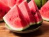 Por que todos deveríamos comer melancia no verão