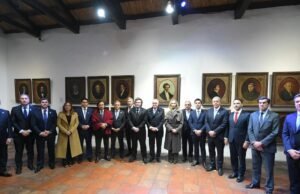 Javier Milei tira foto com o governador e relança o Pacto de Maio antes das difíceis eleições no Congresso