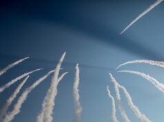 Guerra no Oriente Médio AO VIVO: Irã ataca base dos EUA no Bahrein após bombardeio em Washington