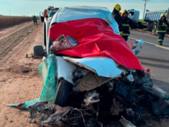 Dois mortos em acidente na rodovia 4 entre ambulância e caminhão