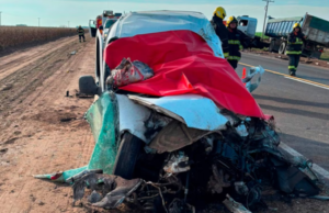 Dois mortos em acidente na rodovia 4 entre ambulância e caminhão