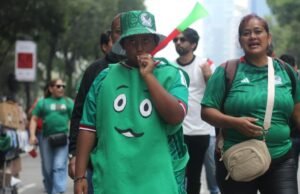 Adeus à seleção mexicana: torcedores trazem os Anjos da Independência para comemorar o último momento