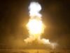 Os Estados Unidos atacaram alvos do regime iraniano pela nona noite consecutiva para reduzir as suas capacidades militares.