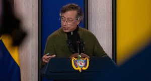 Gustavo Petro venceu a batalha judicial contra a Comissão Reguladora das Comunicações que o acusou de negligência: este é o veredicto