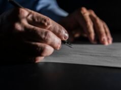 O que fazer se seu pai ou sua mãe morrer e o banco congelar sua conta e você não puder pagar o funeral: “É ilegal”