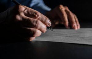 O que fazer se seu pai ou sua mãe morrer e o banco congelar sua conta e você não puder pagar o funeral: “É ilegal”