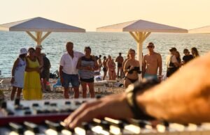 Adeus à música ao vivo na orla marítima de Vigo: Câmara Municipal proíbe concertos na praia neste verão