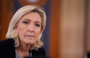 Tribunal francês condena Marine Le Pen a 15 meses de desqualificação, mas ela pode ser candidata presidencial
