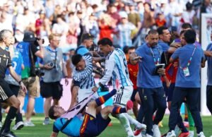 Os detalhes da briga entre jogadores argentinos e espanhóis após a final da Copa do Mundo: a entrada chave de Scaloni