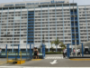 Relataram que um paciente com fratura mandibular continuou sem cirurgia após internação no Hospital Rebagliati.