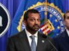 O FBI desmantelou uma rede criminosa em uma mega operação secreta que resultou em 305 prisões e no resgate de 24 menores.