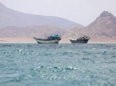 A crise em Ormuz e Bab el-Mandeb está a suspender o comércio mundial e a criar incerteza energética