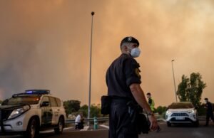 Atualizações sobre incêndios e emergências nacionais na Espanha, ao vivo: temperaturas mais baixas e mudanças nos ventos podem ajudar a controlar os incêndios em Madri neste sábado