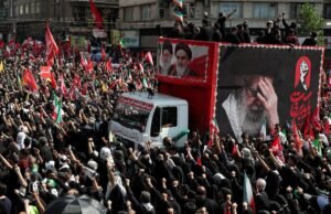 O regime iraniano iniciou o funeral de Ali Khamenei em Teerã com intensa ação militar e a ausência de Mojtaba.