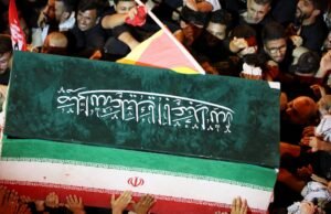Irã se prepara para enterrar Ali Khamenei enquanto ataca aliados dos EUA no Golfo