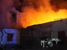 A Rússia realizou um novo ataque com drones e mísseis contra edifícios residenciais em Odessa: pelo menos três morreram e três ficaram feridos.
