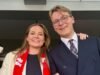 A princesa Ingrid da Noruega quebrou o protocolo ao abraçar Haaland no vestiário após a vitória da seleção nacional