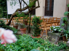 O jardim secreto do Bairro de las Letras em Madrid que se transforma num grande teatro aberto perfeito para as noites de verão