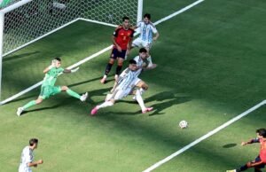 O gol de Ferran Torres na vitória da Espanha sobre a Argentina na final da Copa do Mundo: a inépcia física de Simeone o encantou.