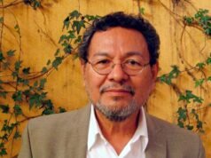 O escritor Élmer Mendoza acusa a elite intelectual de manter a marginalização dos negros.