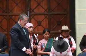 O acordo é consistente com atividades na economia, trabalho, medicina, educação e cultura da comunidade, além do reconhecimento dos mortos pelas autoridades, em resposta à recessão que a população relaciona com a transformação da capital após Mitch.