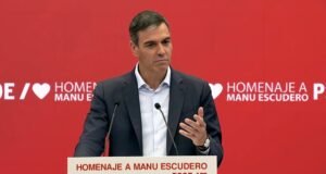 Sánchez relembra o rosto de Manuel Escudero como prova da “transformação” do socialismo democrático