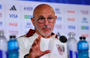 Luis de la Fuente introduz alterações na escalação da Espanha para as quartas de final da Copa do Mundo contra a Bélgica: Pedri no banco e Fabián como titular.