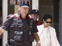 O Colégio de Psicólogos Catalães está investigando Julia Lüderwaldt, terapeuta andica, por envolvimento profissional e negligência médica.