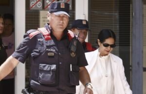 O Colégio de Psicólogos Catalães está investigando Julia Lüderwaldt, terapeuta andica, por envolvimento profissional e negligência médica.
