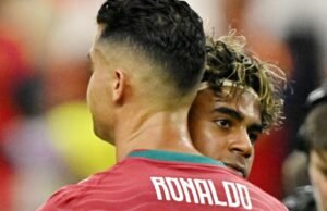 A reação de Lamine Yamal a Cristiano Ronaldo, que começou a chorar após a eliminação de Portugal da Copa do Mundo de 2026.
