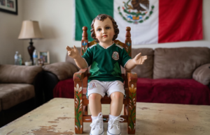 Os fiéis foram ao jogador de futebol Niño Dios para rezar pela vitória da seleção mexicana: esta é a sua história e a sua oração