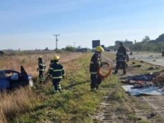 Acidente de 11 pistas: um morto e quatro feridos em colisão entre carro e caminhão em Santa Fé.