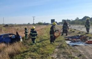 Acidente de 11 pistas: um morto e quatro feridos em colisão entre carro e caminhão em Santa Fé.