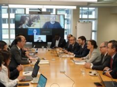 A equipa de Abelardo de la Espriella reuniu-se com altos funcionários do Banco Mundial em Washington DC: estiveram presentes o Vice-Presidente e os Ministros nomeados das Finanças e do Comércio.
