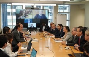 A equipa de Abelardo de la Espriella reuniu-se com altos funcionários do Banco Mundial em Washington DC: estiveram presentes o Vice-Presidente e os Ministros nomeados das Finanças e do Comércio.