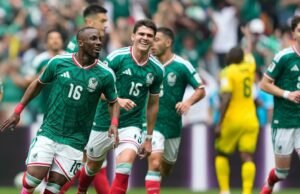 Julián Quiñones aplaudiu no avião após sua notável contribuição para a Copa do Mundo de 2026 | Vídeo
