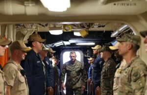 O chefe do Comando Sul dos Estados Unidos supervisiona o trabalho de ajuda humanitária na Venezuela após o terremoto