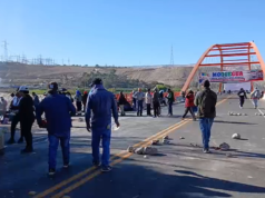 Greve por tempo indeterminado em Moquegua: ônibus e caminhões presos devido ao bloqueio da Panamericana Sur