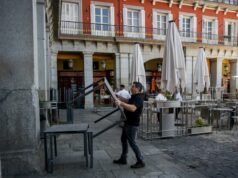 A Espanha estabeleceu um recorde de 22,4 milhões de membros em junho e o desemprego caiu para 2,3 milhões pela primeira vez desde 2008, mas a temporada continua.