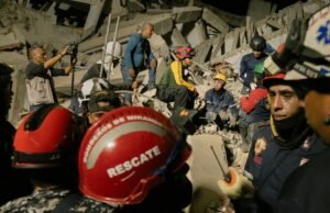 Equipes de resgate do terremoto na Venezuela acreditam que menino de 9 anos está vivo nos escombros depois de mais de 16 dias